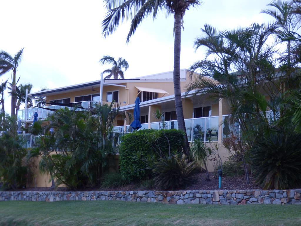 Sunlit Waters Studio Apartments Airlie Beach Bagian luar foto