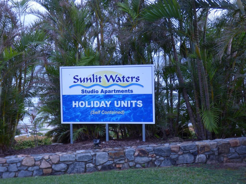 Sunlit Waters Studio Apartments Airlie Beach Bagian luar foto