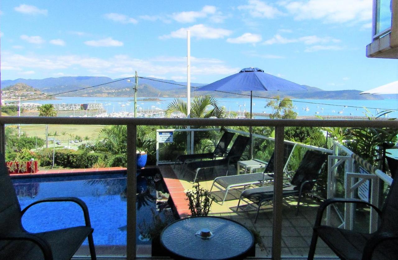 Sunlit Waters Studio Apartments Airlie Beach Bagian luar foto