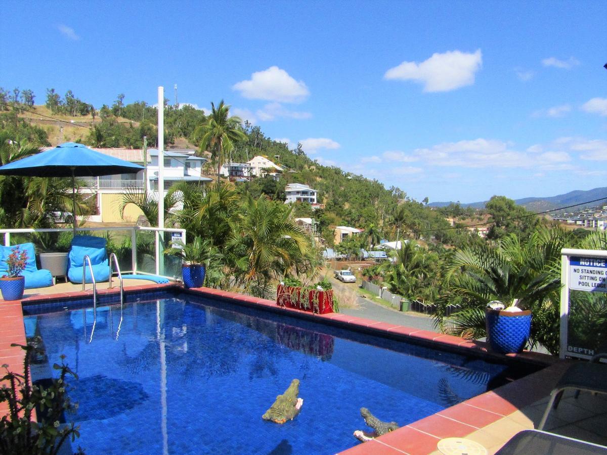 Sunlit Waters Studio Apartments Airlie Beach Bagian luar foto