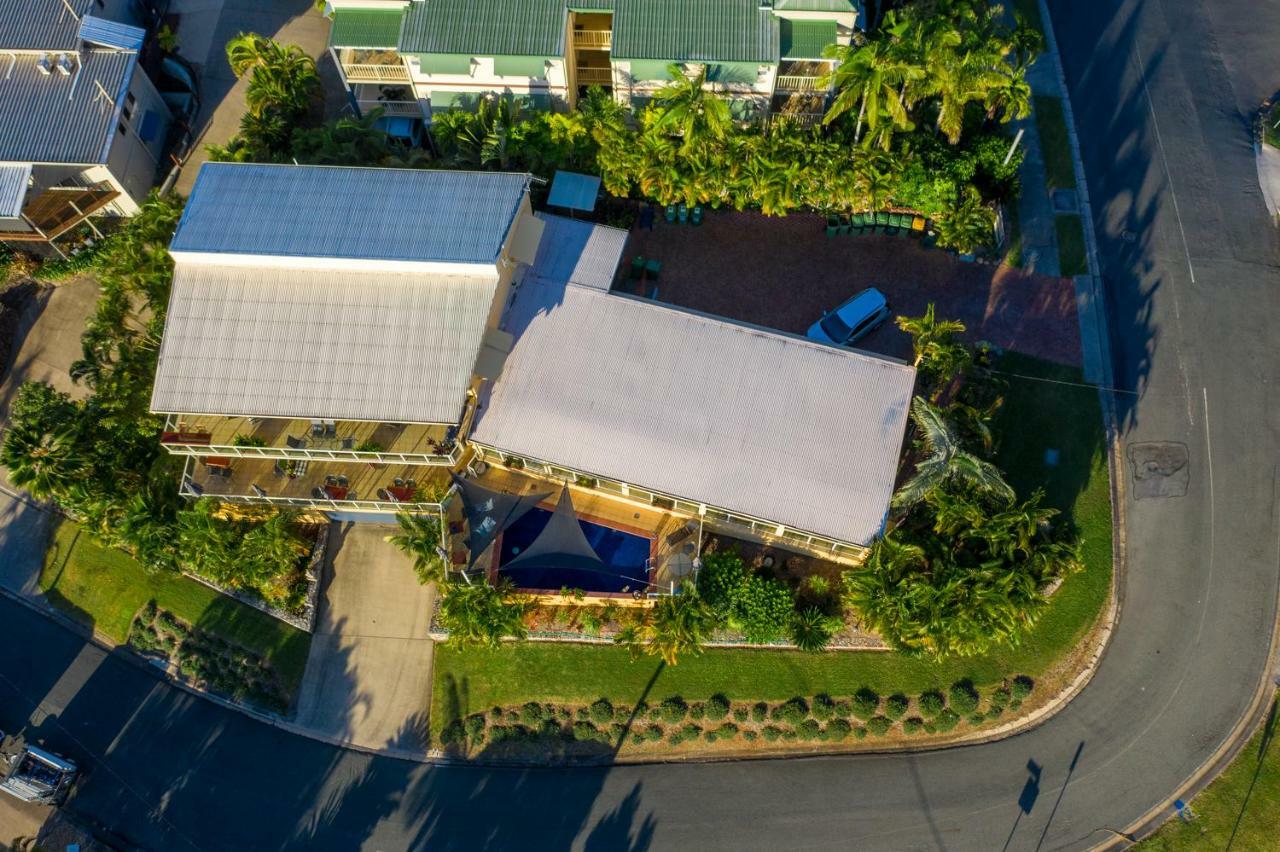 Sunlit Waters Studio Apartments Airlie Beach Bagian luar foto