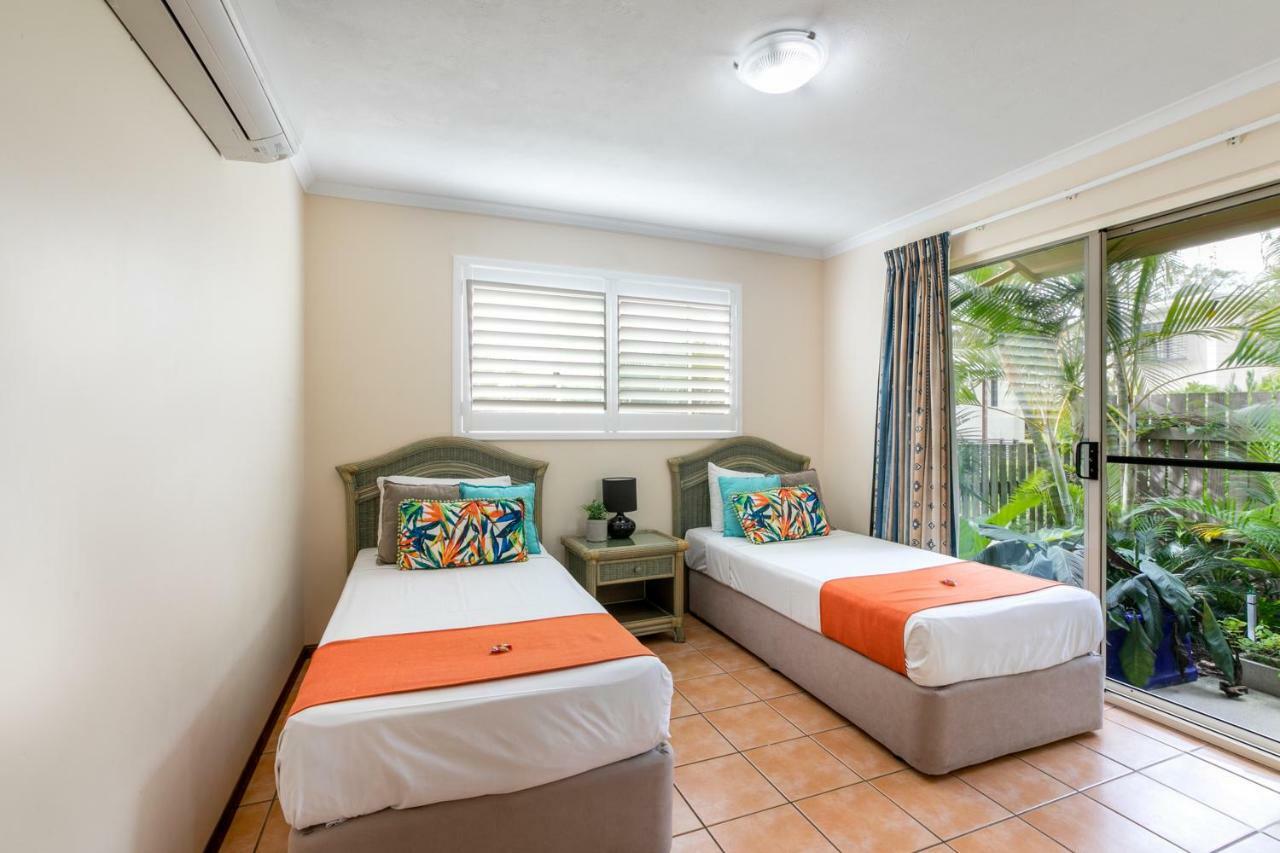 Sunlit Waters Studio Apartments Airlie Beach Bagian luar foto