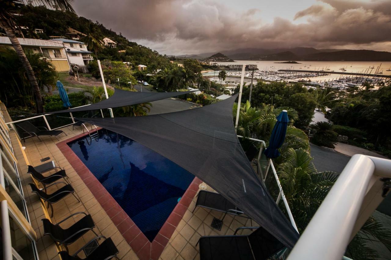 Sunlit Waters Studio Apartments Airlie Beach Bagian luar foto